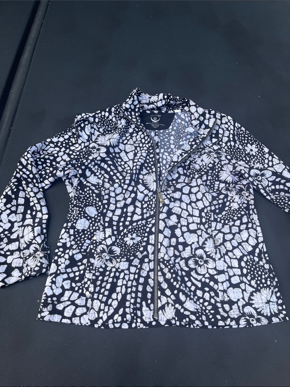 Chico’s zenery black/white floral zip jacket with black tank included
